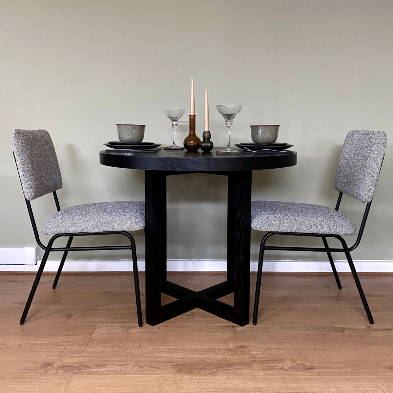 iris-table-wenge-holly-chairs